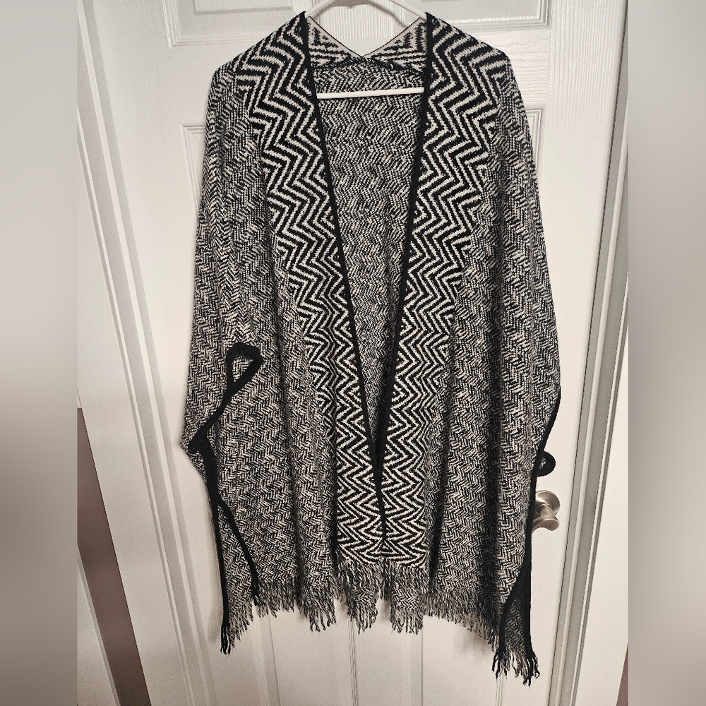 Elegant Black and White Women's Poncho